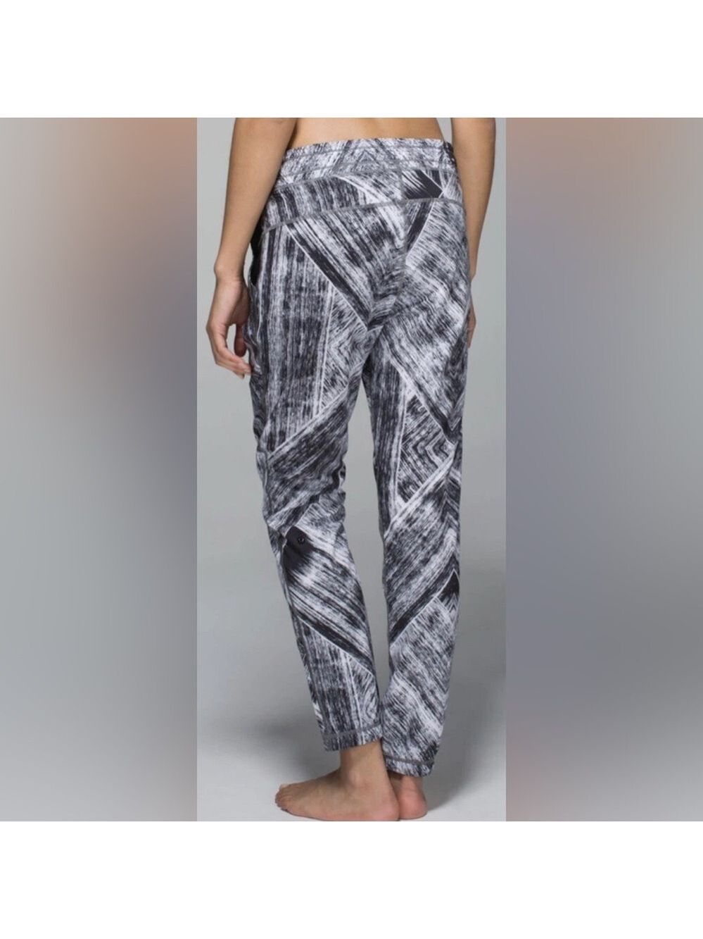 RARE Lululemon Namaskar Pant II Size 6 Black White Print Yoga Jogger Athleisure - Picture 3 of 4